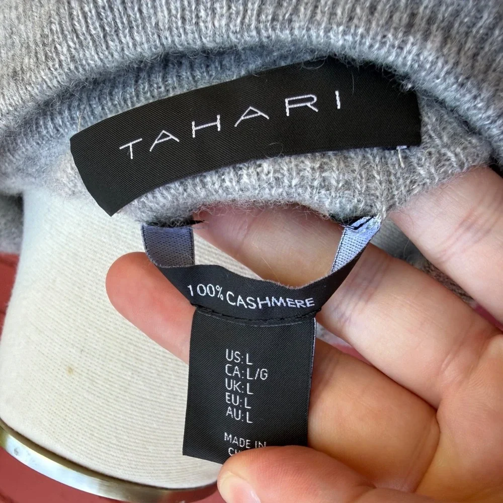 Tahari sweatshirt good